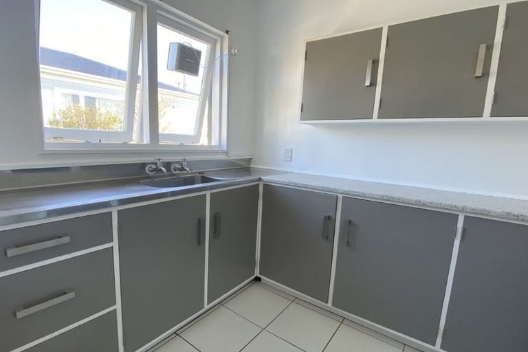 Photo of property in Bryon Court Flats, 25 Apuka Street, Brooklyn, Wellington, 6021