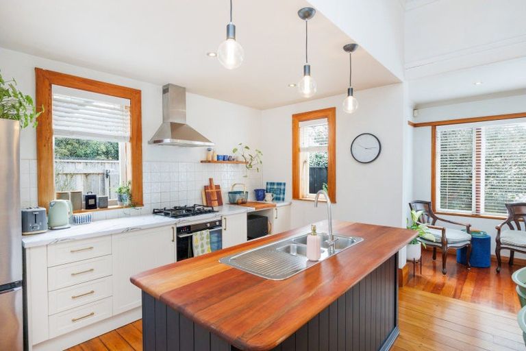 Photo of property in 32 Worcester Street, West End, Palmerston North, 4410