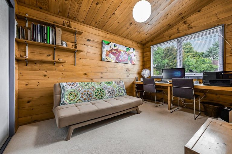 Photo of property in 92 Poaka Avenue, Dinsdale, Hamilton, 3204