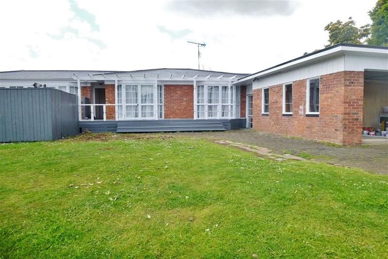 Photo of property in 43 Hallberry Road, Mangere East, Auckland, 2024