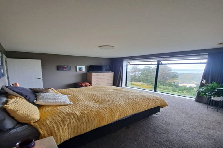 Photo of property in 16 Piper Way, Newlands, Wellington, 6037