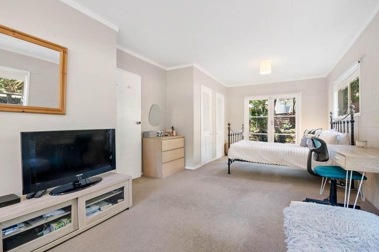 Photo of property in 37 Wyoming Avenue, Murrays Bay, Auckland, 0630