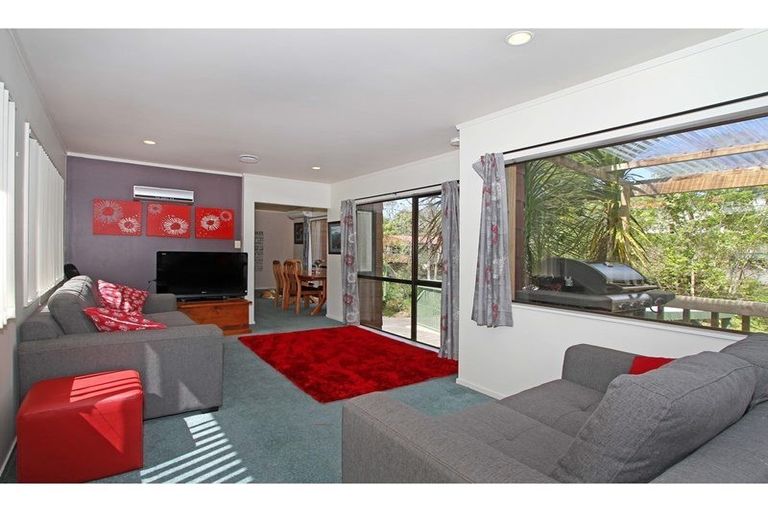Photo of property in 2/1 Flavia Close, Torbay, Auckland, 0630