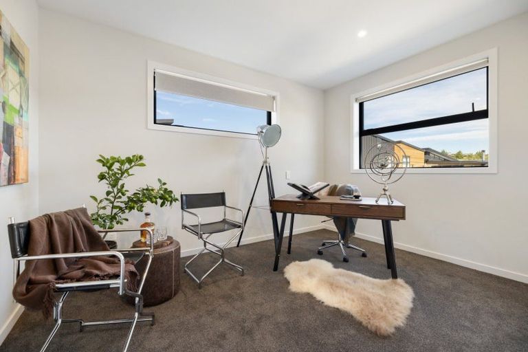 Photo of property in 34 Kirimoko Crescent, Wanaka, 9305