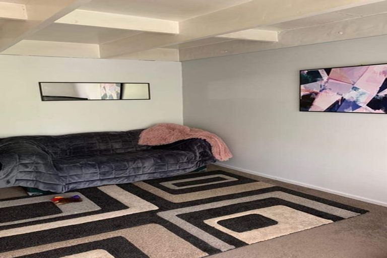 Photo of property in 89b Colwill Road, Massey, Auckland, 0614