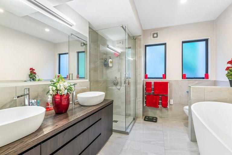 Photo of property in 12 The Topdeck, Whitby, Porirua, 5024