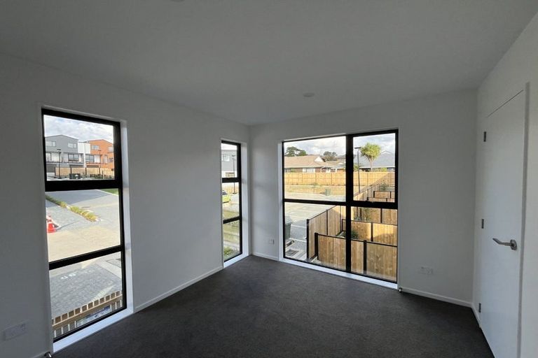 Photo of property in 43 Raupeti Lane, Henderson, 0612