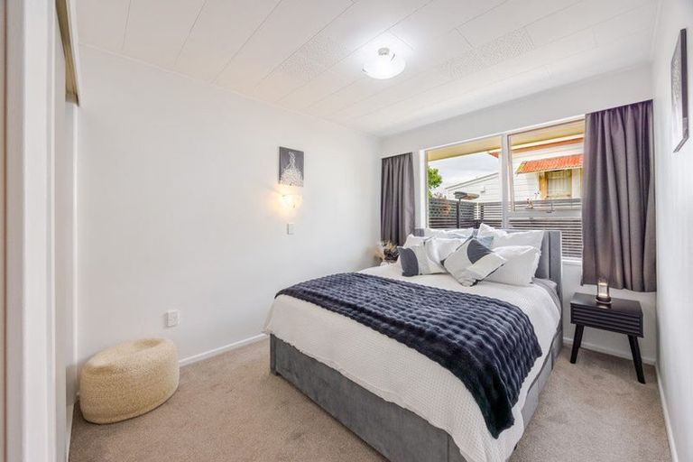 Photo of property in 2/306 Southland Road, Hastings, 4122