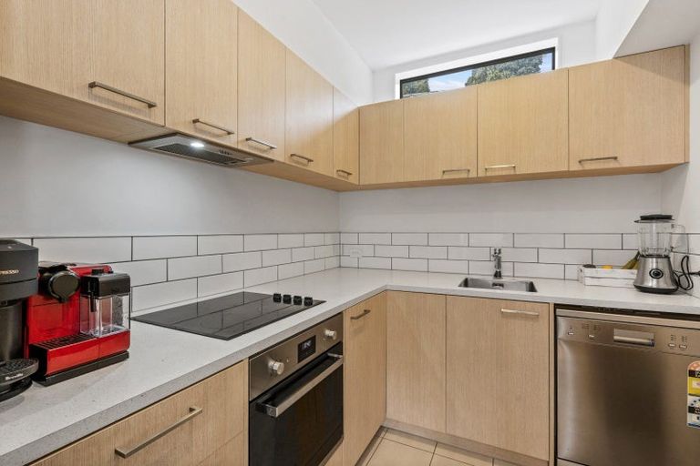 Photo of property in 7u2 Handyside Street, Tawa, Wellington, 5028