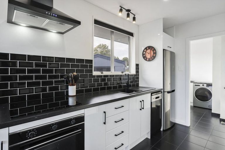 Photo of property in 28 Shetland Street, Woolston, Christchurch, 8062