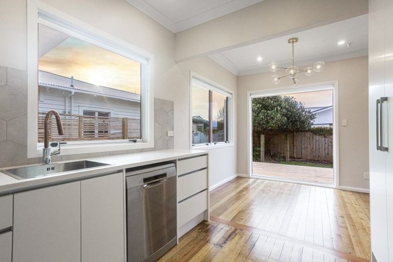 Photo of property in 2/55 Aramoana Avenue, Devonport, Auckland, 0624