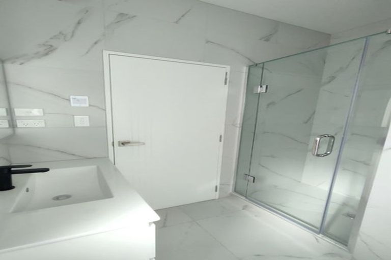 Photo of property in 35 Morus Road, Massey, Auckland, 0614