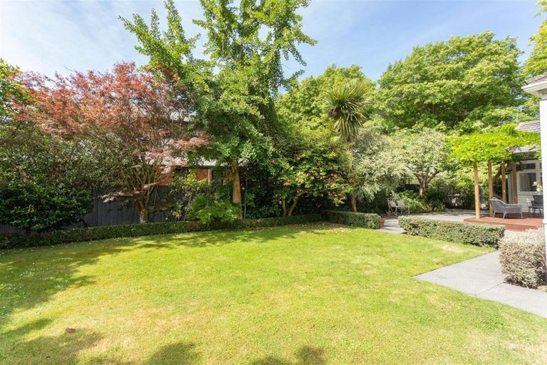 Photo of property in 16 Massey Crescent, St Albans, Christchurch, 8014