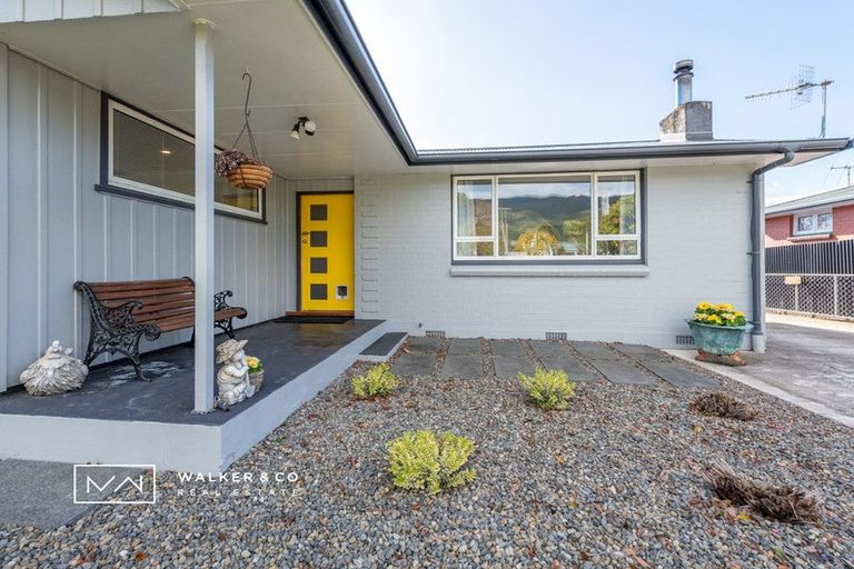 Photo of property in 6 Paton Street, Maymorn, Upper Hutt, 5018