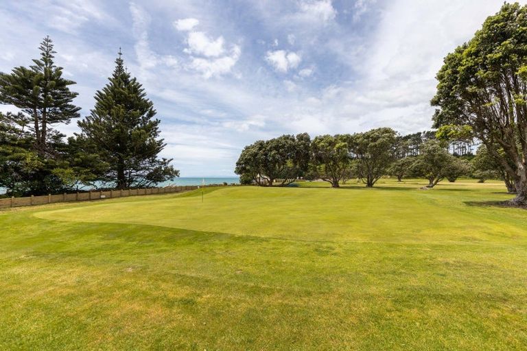 Photo of property in 102 Eighth Avenue, Urenui, 4377