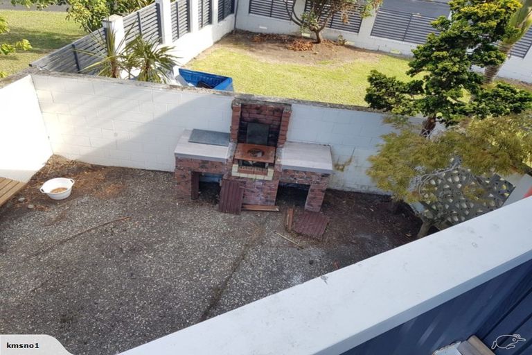 Photo of property in 22 Hartley Terrace, Massey, Auckland, 0614