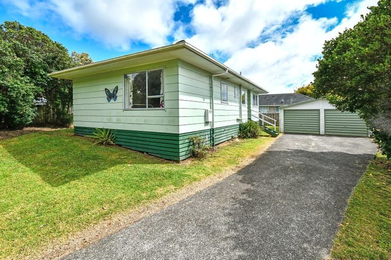 Photo of property in 10 Seaview Rise, Waiuku, 2123