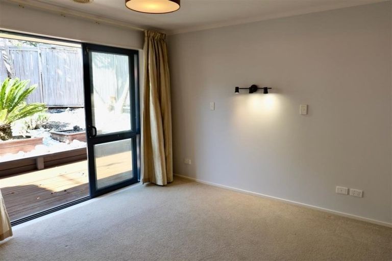 Photo of property in 11 Cognac Place, Henderson, Auckland, 0612