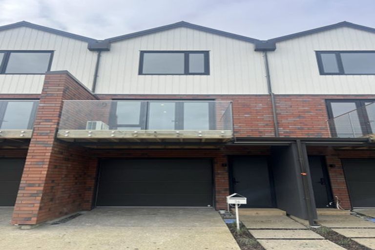 Photo of property in 14 Te Puketoka Lane, Mangere, 2022