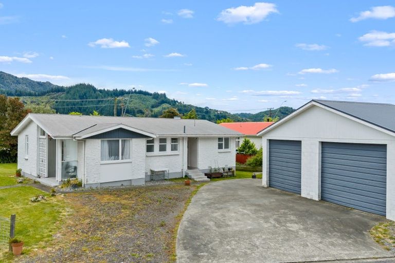 Photo of property in 14 Wairau Road, Picton, 7220