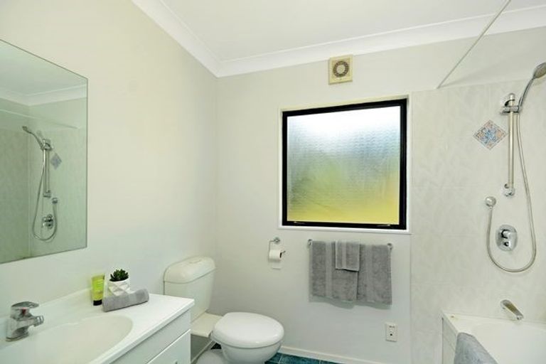 Photo of property in 20 Stephanie Close, Glenfield, Auckland, 0629