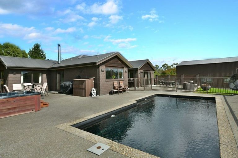 Photo of property in 648 Kahikatea Flat Road, Waitoki, Kaukapakapa, 0871