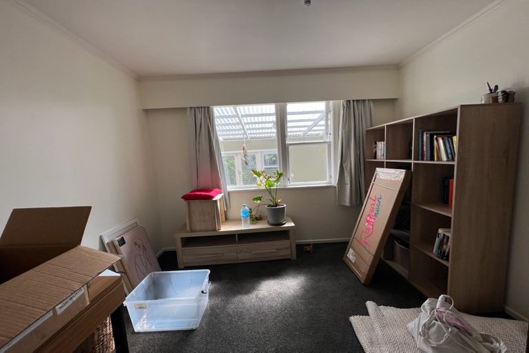 Photo of property in 21 Wakely Road, Newlands, Wellington, 6037