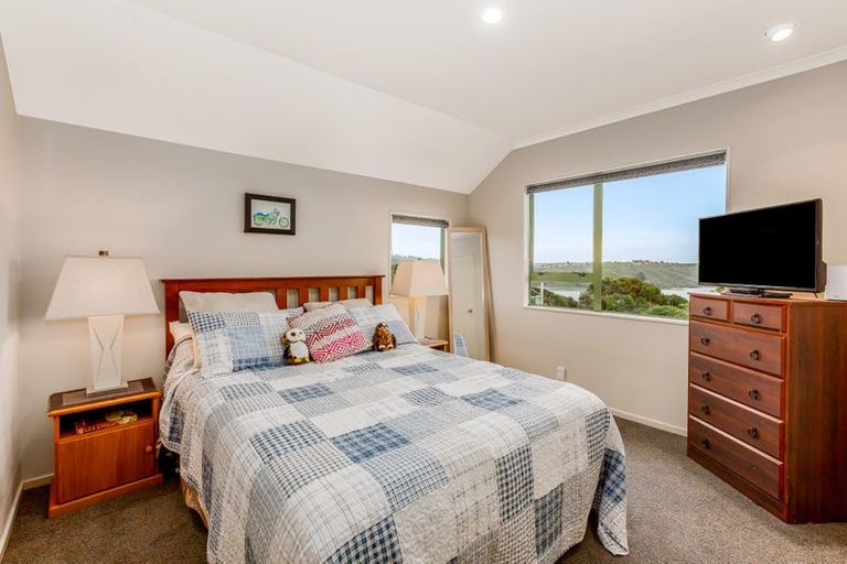 Photo of property in 10 Glengavel Grove, Papakowhai, Porirua, 5024