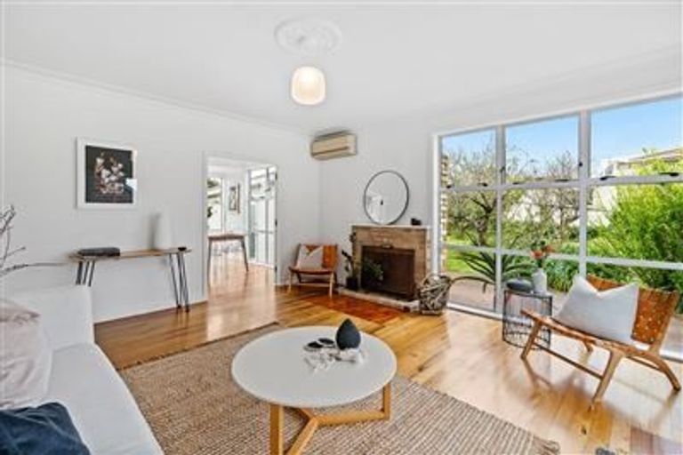 Photo of property in 2/104 Coronation Road, Hillcrest, Auckland, 0627