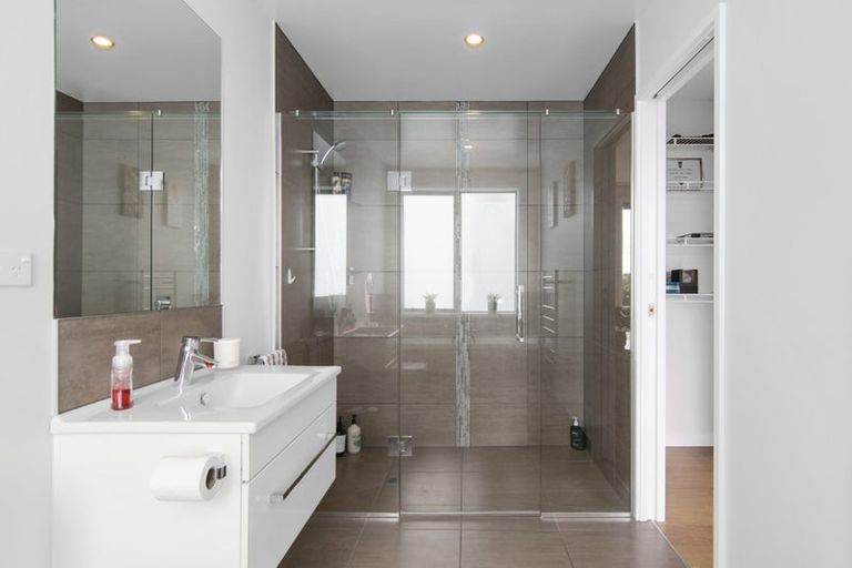 Photo of property in 33r Oceana Drive, Welcome Bay, Tauranga, 3175