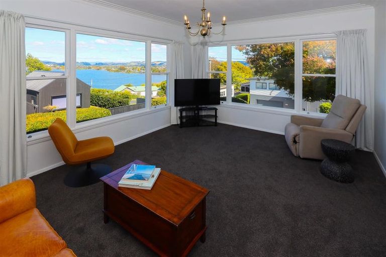 Photo of property in 1 Pah Road, Kawaha Point, Rotorua, 3010