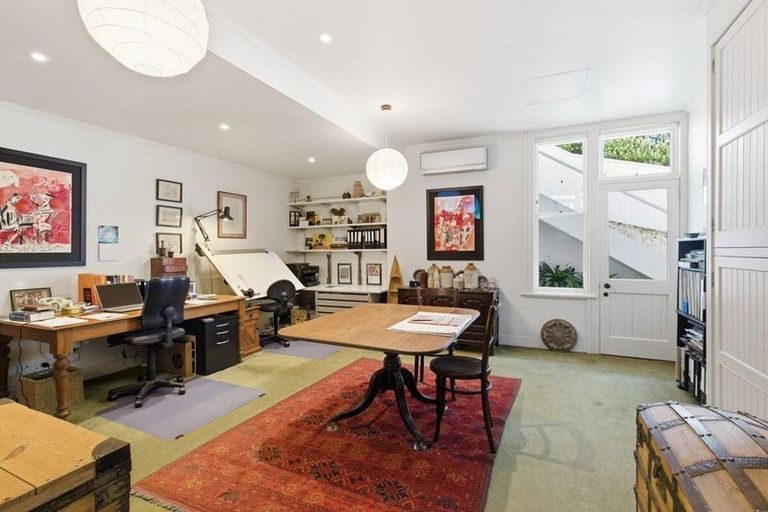Photo of property in 12 Fairview Crescent, Kelburn, Wellington, 6012