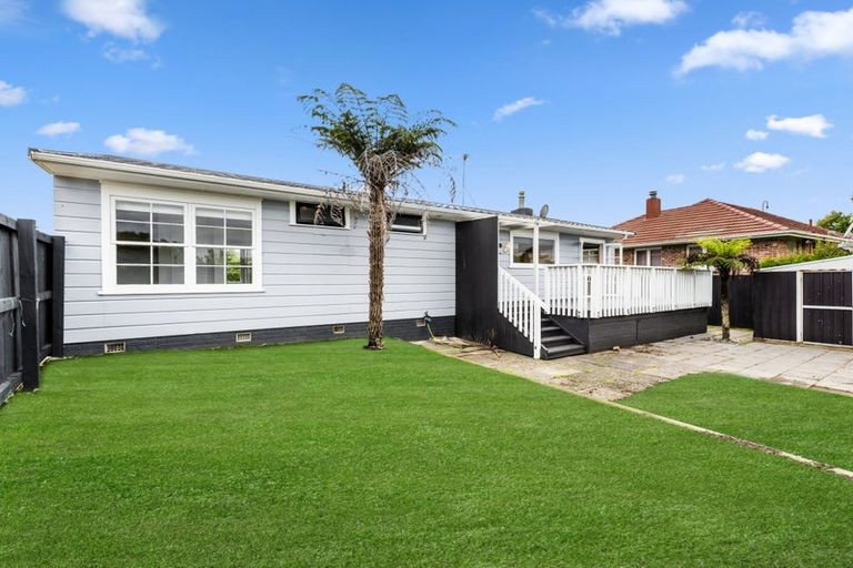 Photo of property in 33b Gill Avenue, Te Atatu Peninsula, Auckland, 0610