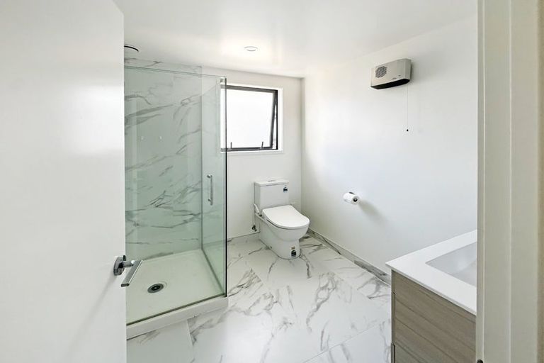 Photo of property in 2/41 Kervil Avenue, Te Atatu Peninsula, Auckland, 0610