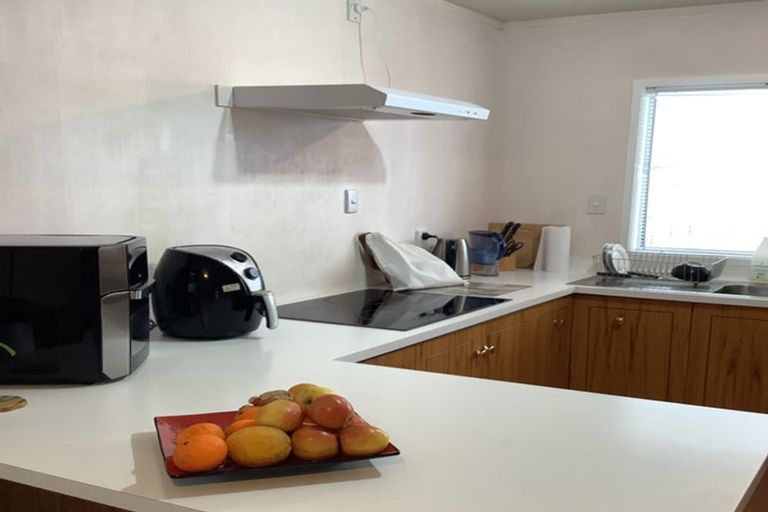 Photo of property in 1/8 Pupuke Road, Hillcrest, Auckland, 0627