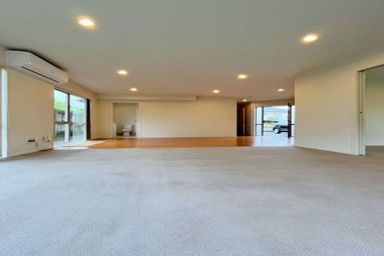 Photo of property in 15 Merlot Way, Te Atatu South, Auckland, 0610