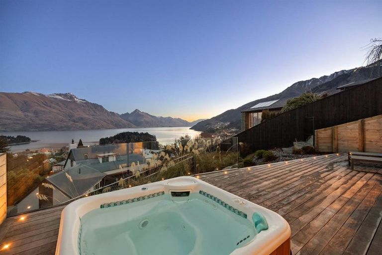 Photo of property in 10 Limerick Lane, Queenstown, 9300