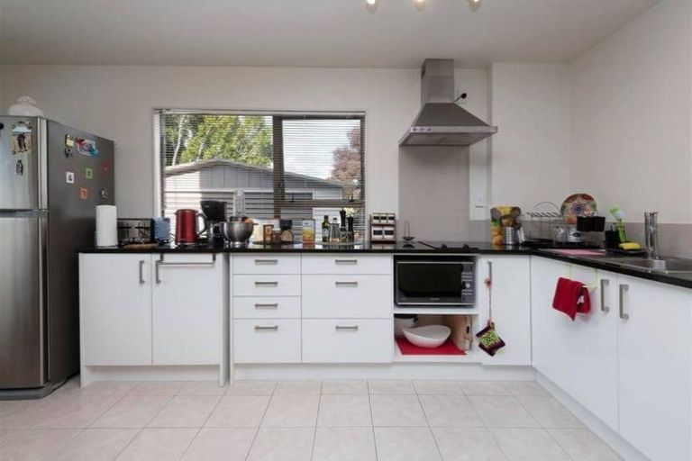 Photo of property in 9 Darren Crescent, Half Moon Bay, Auckland, 2012