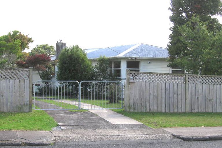 Photo of property in 14 Royal View Road, Te Atatu South, Auckland, 0610