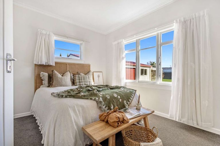 Photo of property in 221 Saint Leonards Avenue, Saint Leonards, Hastings, 4120