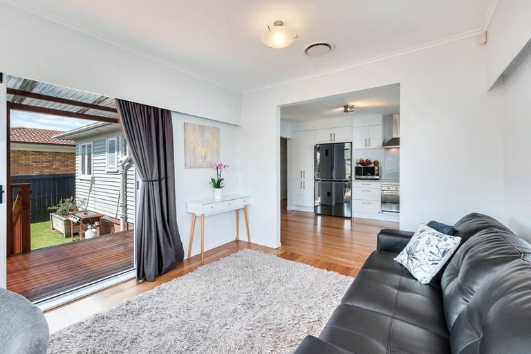 Photo of property in 1 Newington Road, Henderson, Auckland, 0612