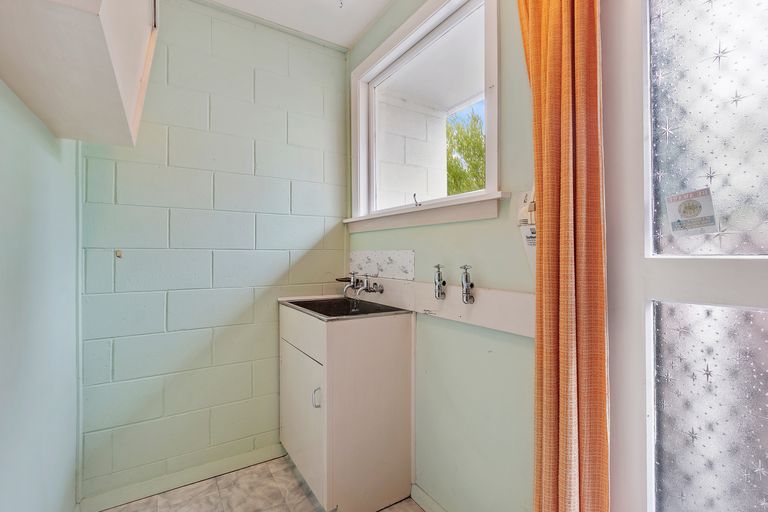 Photo of property in 43 Prestons Road, Redwood, Christchurch, 8051