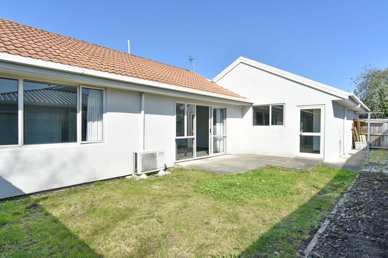 Photo of property in 3/2 Broadbent Street, Riccarton, Christchurch, 8041