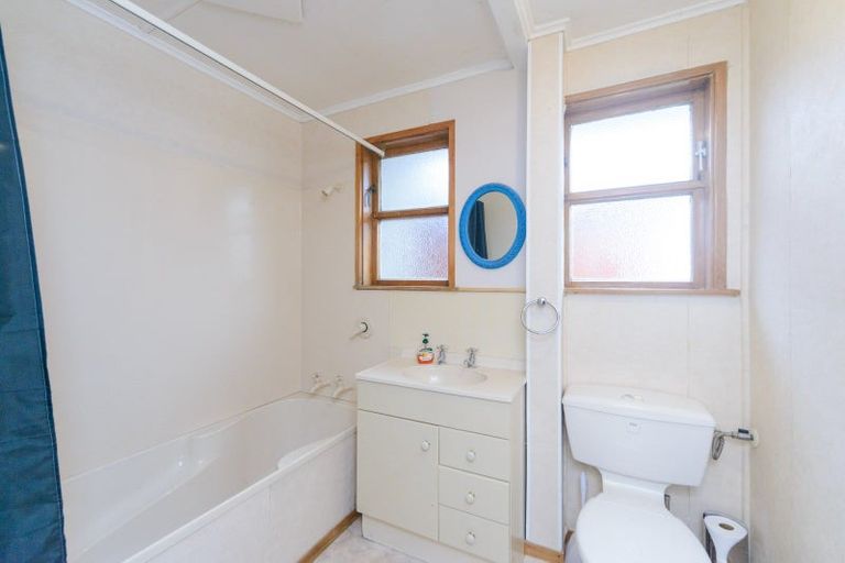 Photo of property in 33 Andrew Avenue, Roslyn, Palmerston North, 4414