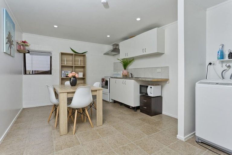 Photo of property in 2/38 Birkdale Road, Birkdale, Auckland, 0626