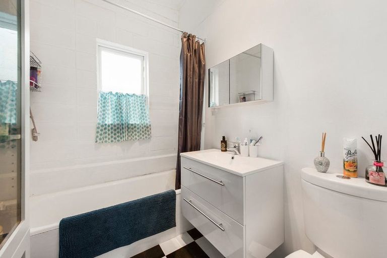 Photo of property in 571f2- Fergusson Drive, Trentham, Upper Hutt, 5018