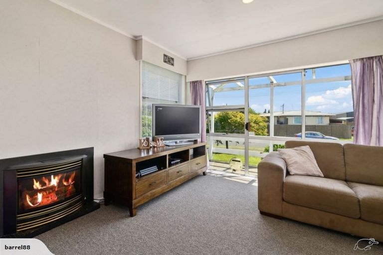 Photo of property in 16 Fenruss Street, Fairy Springs, Rotorua, 3015