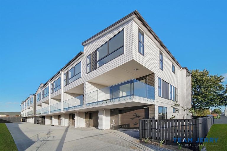 Photo of property in 2/2 Fairview Road, Papatoetoe, Auckland, 2025