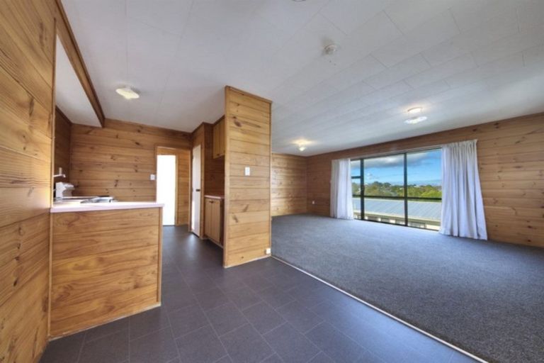 Photo of property in 2/22 Elizabeth Drive, West Harbour, Auckland, 0618