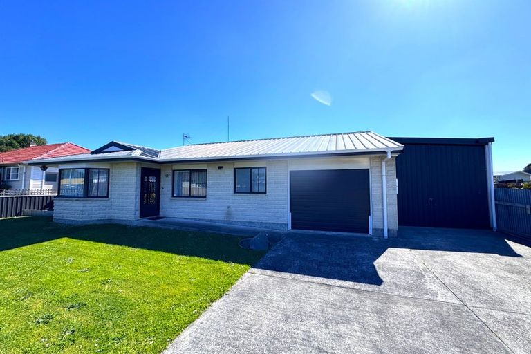 Photo of property in 1 Pinedale Parade, Milson, Palmerston North, 4414